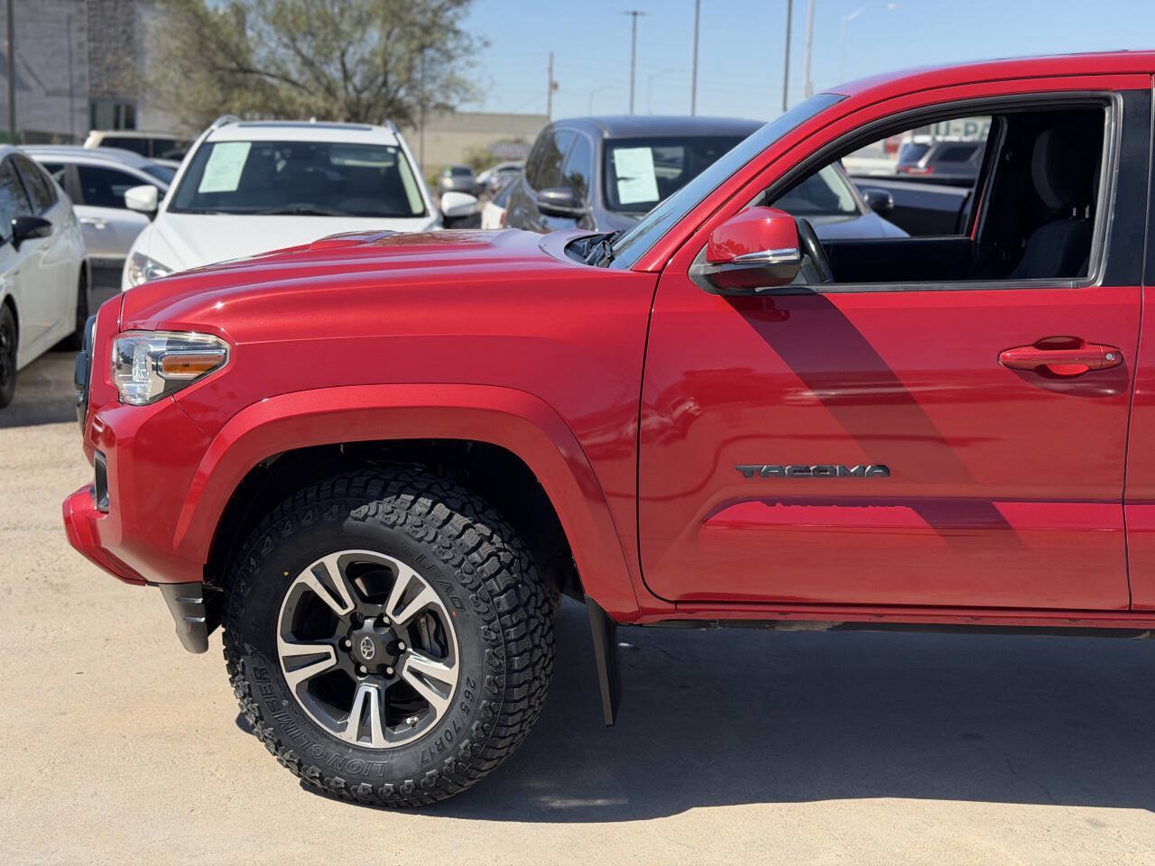 Used 2017 Toyota Tacoma TRD Sport w/ Premium & Technology Package RWD image 15