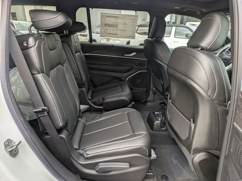 New 2025 Jeep Grand Cherokee L Limited w/ Luxury Tech Group II image 27