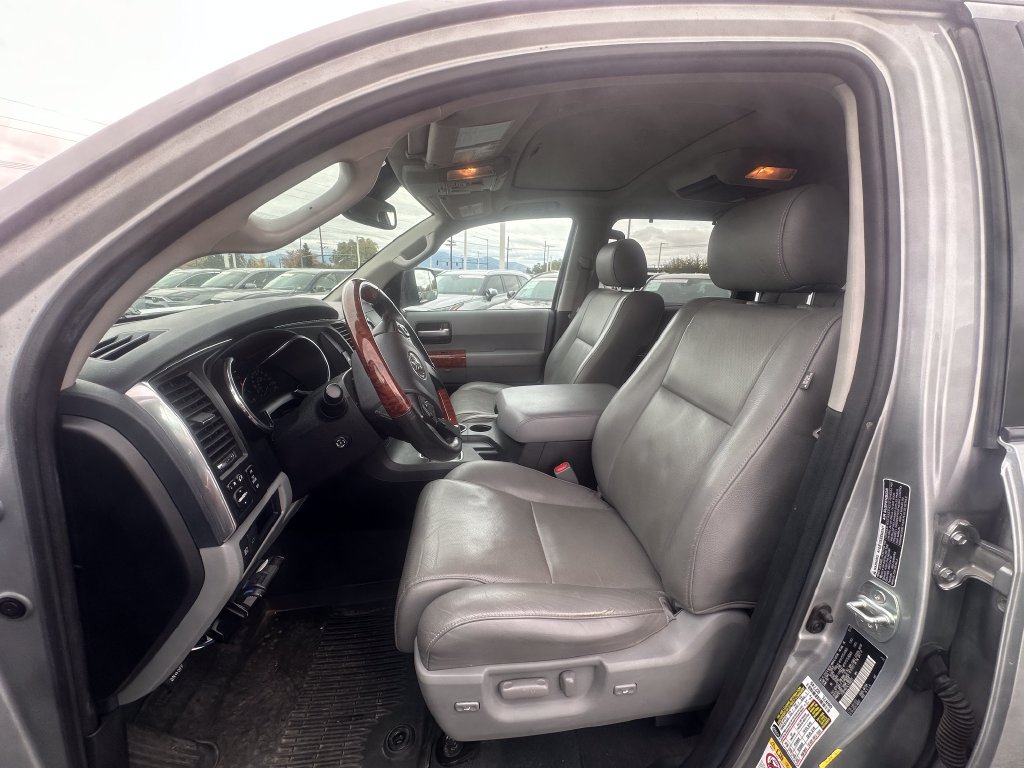 Used 2020 Toyota Sequoia Platinum AWD/4WD image 4