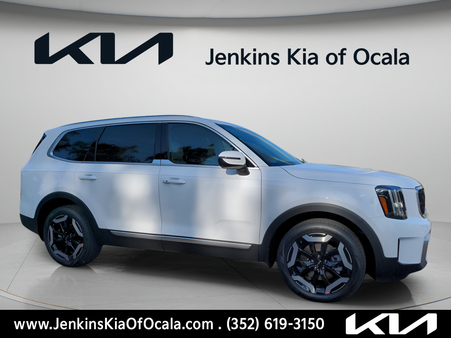 Certified 2023 Kia Telluride EX w/ EX Captain's Chair Package FWD image 2