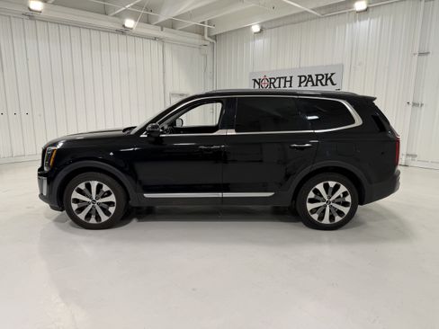 Used 2020 Kia Telluride S FWD image 2