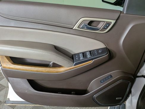 Used 2020 GMC Yukon Denali w/ Denali Premium Package image 16