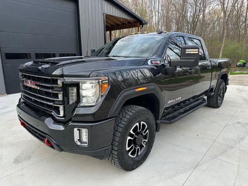 Used 2020 GMC Sierra 2500 AT4 w/ Technology Package AWD/4WD image 1