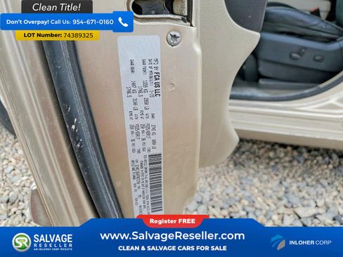 Used 2015 Chrysler Town & Country Touring image 17