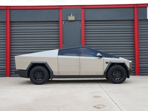 Used 2024 Tesla Cybertruck AWD Crew Cab image 3