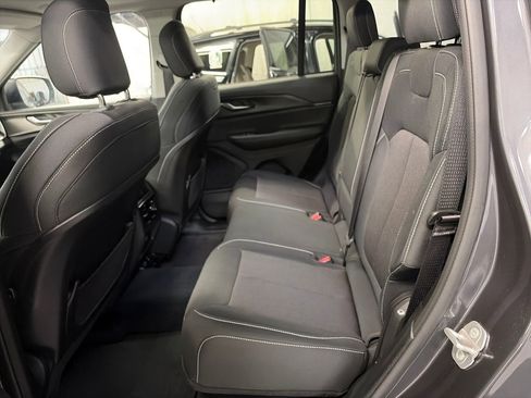 Certified 2023 Jeep Grand Cherokee Laredo AWD/4WD image 21