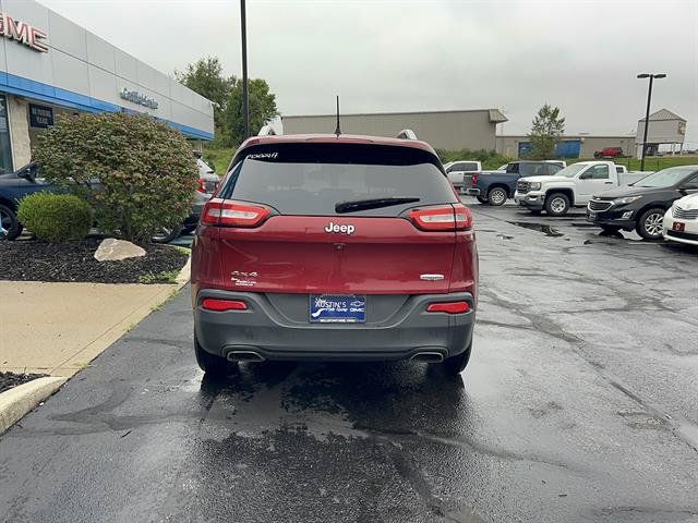 Used 2017 Jeep Cherokee Latitude w/ Cold Weather Group AWD/4WD image 6
