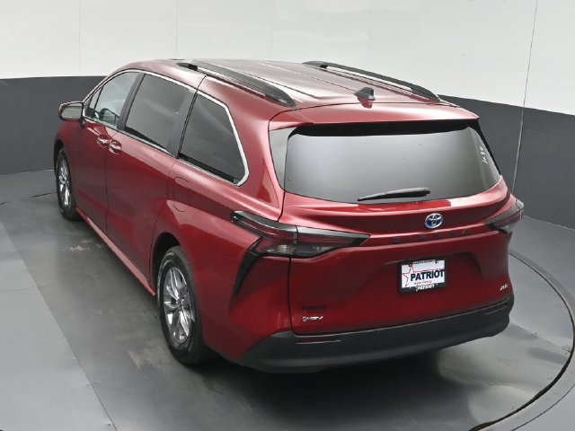 Used 2025 Toyota Sienna XLE FWD image 36