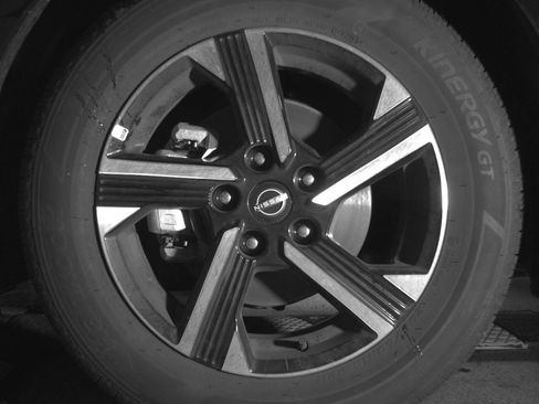 Used 2025 Nissan Sentra SV FWD image 12