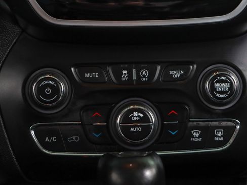 Used 2022 Jeep Cherokee Limited AWD/4WD image 20