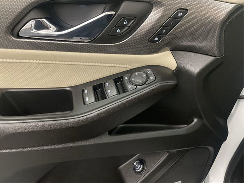 Used 2023 Chevrolet Traverse Premier image 18