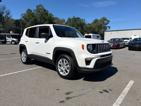 Used 2023 Jeep Renegade Latitude AWD/4WD image 4