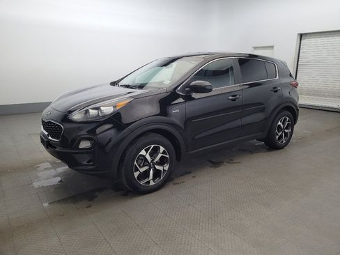 Used 2022 Kia Sportage LX image 2