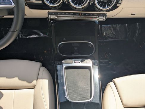 Used 2025 Mercedes-Benz CLA 250 4MATIC image 6