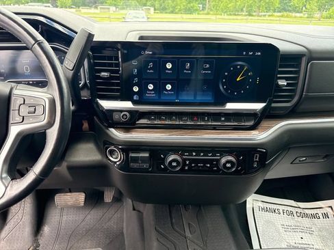 Used 2022 Chevrolet Silverado 1500 LT w/ Safety Package AWD/4WD image 18