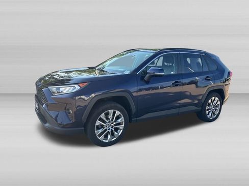 Used 2019 Toyota RAV4 XLE Premium w/ Cold Weather Package AWD/4WD image 9