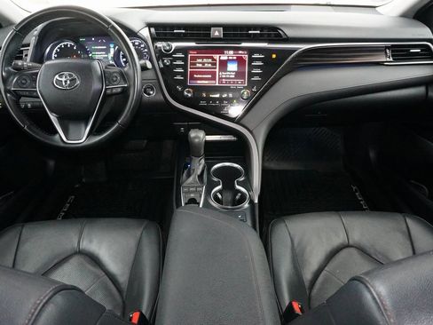 Used 2019 Toyota Camry XLE image 22