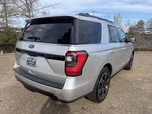 Used 2019 Ford Expedition Limited w/ Equipment Group 303A image 3