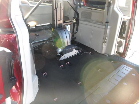 Used 2013 Chrysler Town & Country Touring-L w/ Entertainment Group #2 FWD image 13