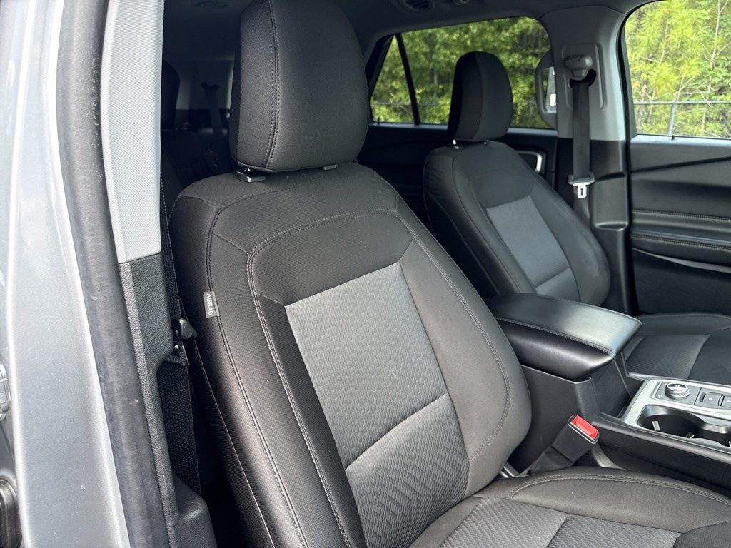 Used 2023 Ford Explorer XLT AWD/4WD image 36