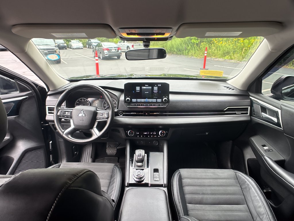 Used 2023 Mitsubishi Outlander SE AWD/4WD image 17
