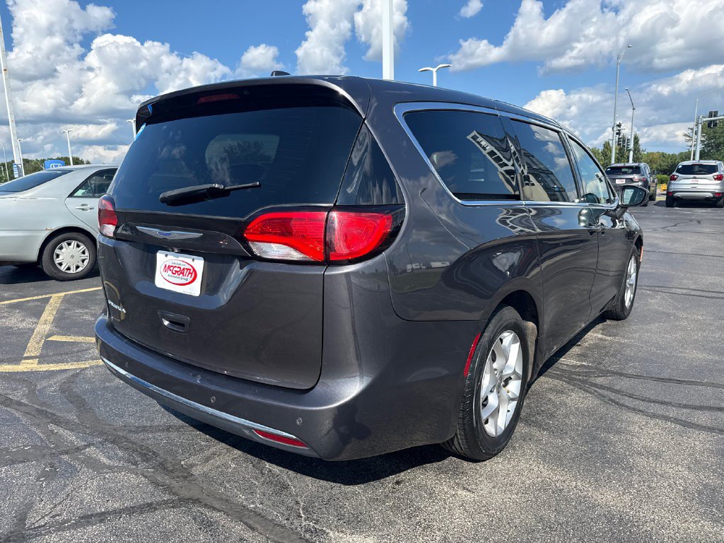 Used 2019 Chrysler Pacifica Touring Plus w/ Tire & Wheel Group FWD image 5