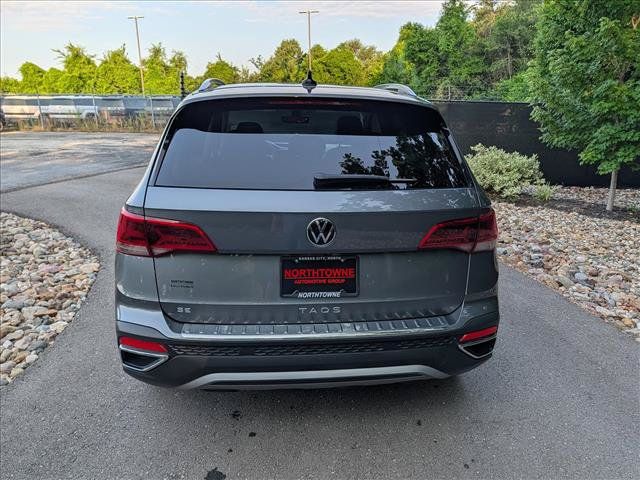Certified 2023 Volkswagen Taos SE w/ Panoramic Sunroof Package FWD image 4