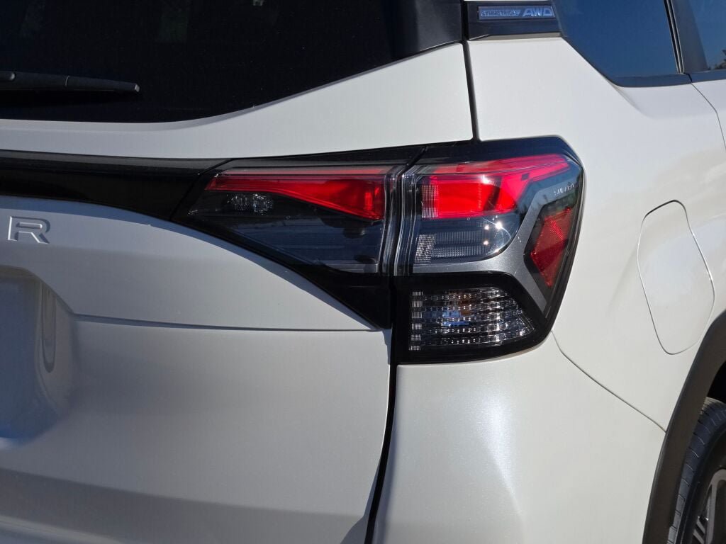 Certified 2025 Subaru Forester Premium AWD/4WD image 11