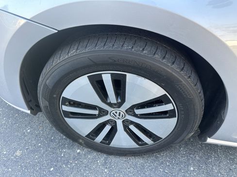 Used 2015 Volkswagen e-Golf SEL Premium image 19