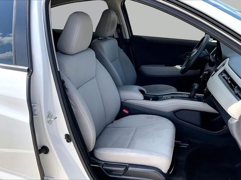 Used 2021 Honda HR-V LX image 9