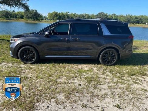 Used 2023 Kia Carnival SX Prestige FWD image 4