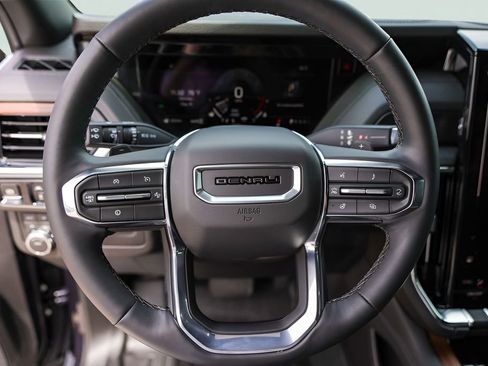 Used 2026 GMC Yukon Denali w/ Sun & Power Step Package AWD/4WD image 15
