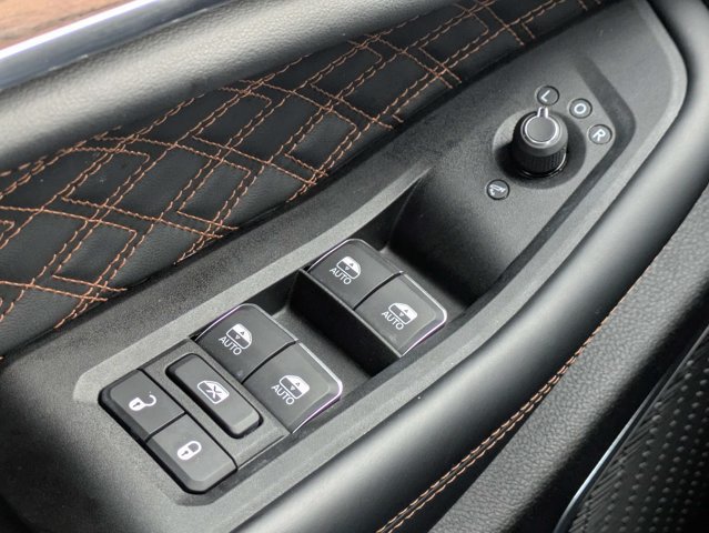 Certified 2025 Jeep Grand Cherokee Summit w/ Obsidian Package AWD/4WD image 25