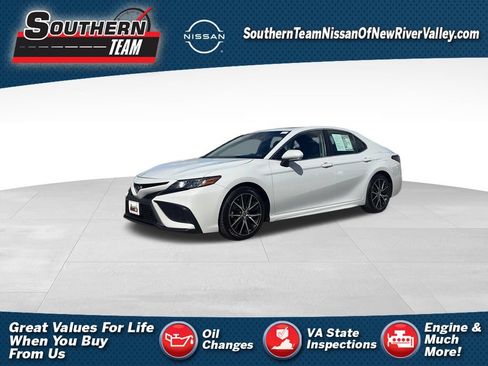 Used 2023 Toyota Camry SE w/ Cold Weather Package FWD image 1