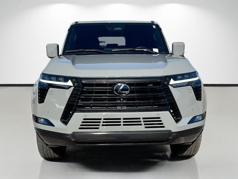 Used 2024 Lexus GX 550 w/ Accessory Package (Z1) image 8