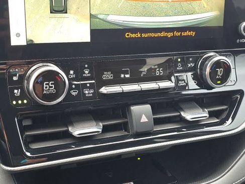 Used 2023 Toyota Highlander Platinum FWD image 36
