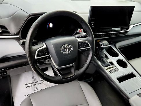 Used 2025 Toyota Sienna XLE w/ XLE Plus Package image 26