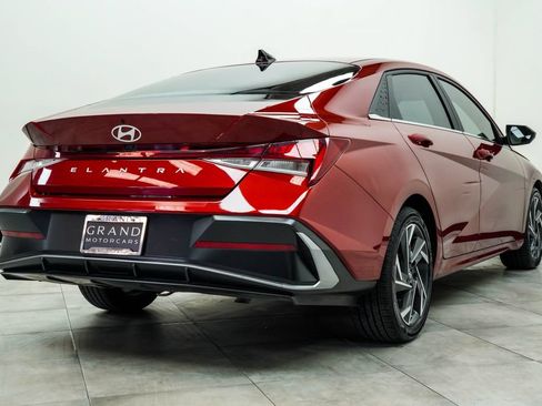Used 2024 Hyundai Elantra SEL w/ Convenience Package FWD image 12