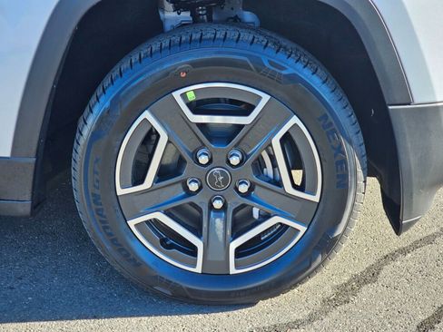 New 2026 Jeep Cherokee Laredo image 10