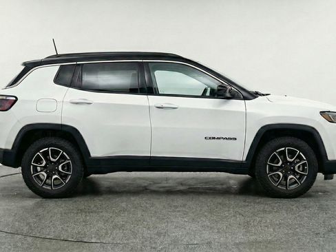 Used 2025 Jeep Compass Trailhawk AWD/4WD image 11