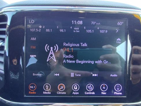 Used 2019 Jeep Grand Cherokee Laredo w/ Laredo X Package image 24