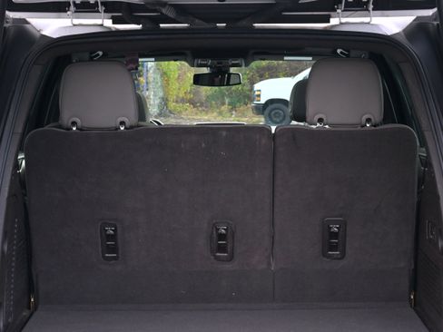 Used 2022 Chevrolet Tahoe Z71 w/ Luxury Package image 32