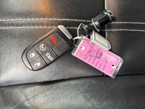 Used 2018 Chrysler 300 S w/ 300S Premium Group image 33