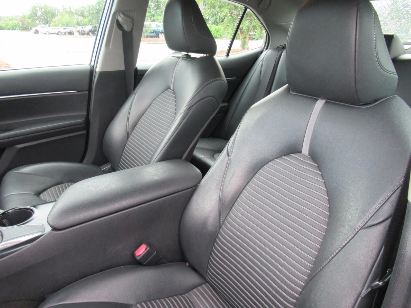 Used 2019 Toyota Camry SE FWD image 19