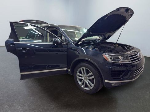 Used 2016 Volkswagen Touareg TDI AWD/4WD image 7