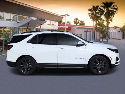 Used 2023 Chevrolet Equinox RS w/ RS Leather Package FWD image 2