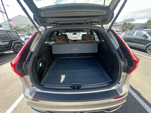 Used 2024 Volvo XC60 T8 Plus w/ Protection Package Premier image 21