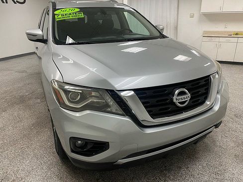 Used 2020 Nissan Pathfinder SV image 3