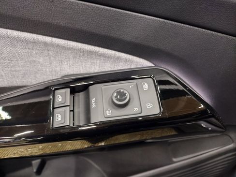 New 2026 Volkswagen ID.4 Pro AWD/4WD image 18