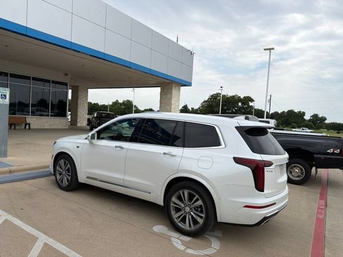 Used 2020 Cadillac XT6 Premium Luxury FWD image 3